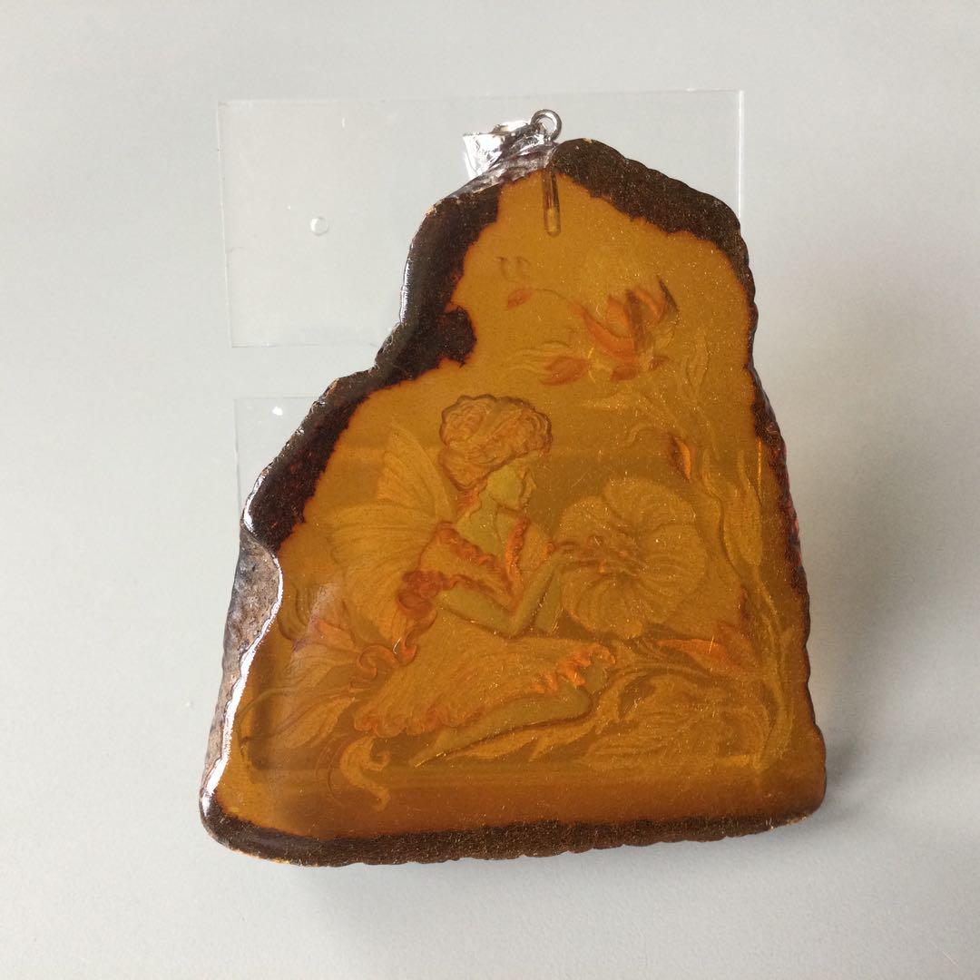 琥珀ペンダントトップ(インタリオ妖精)