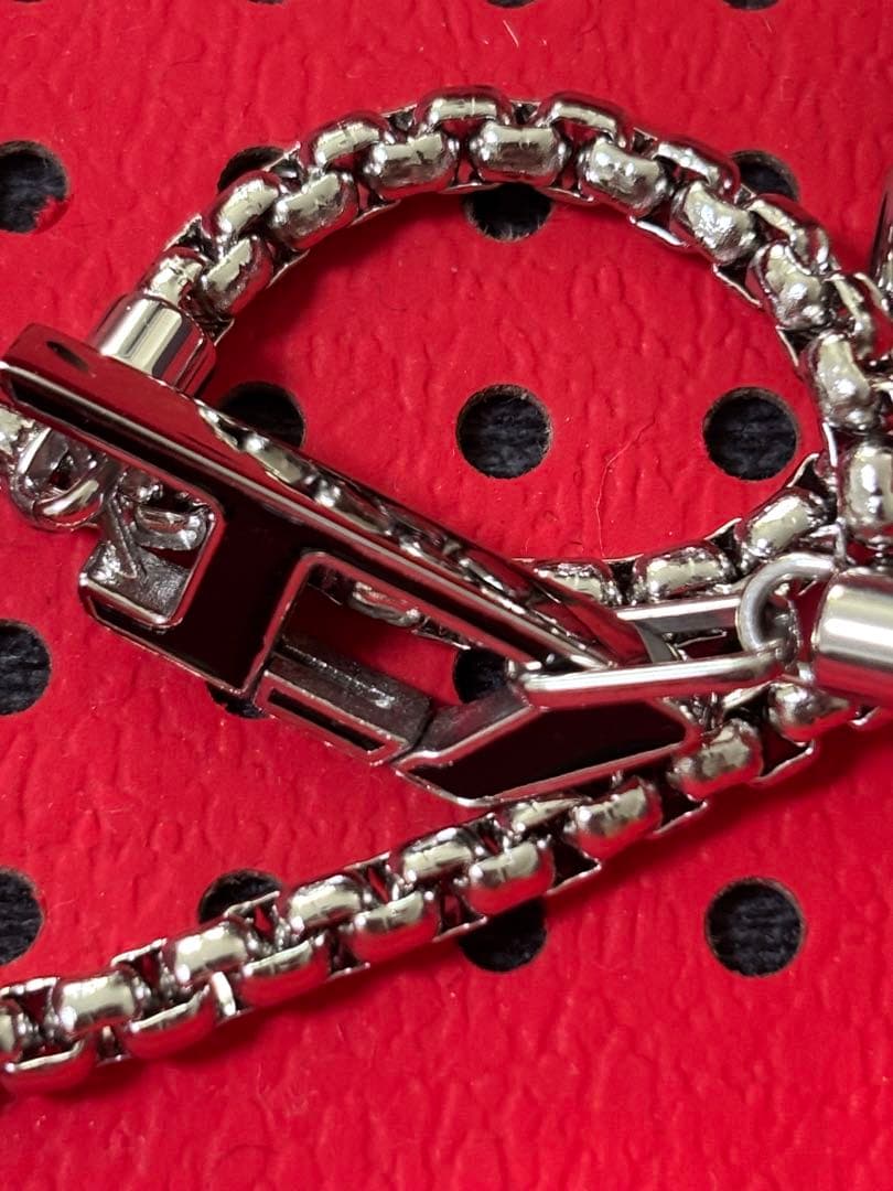 レザーと金属のブレスレット