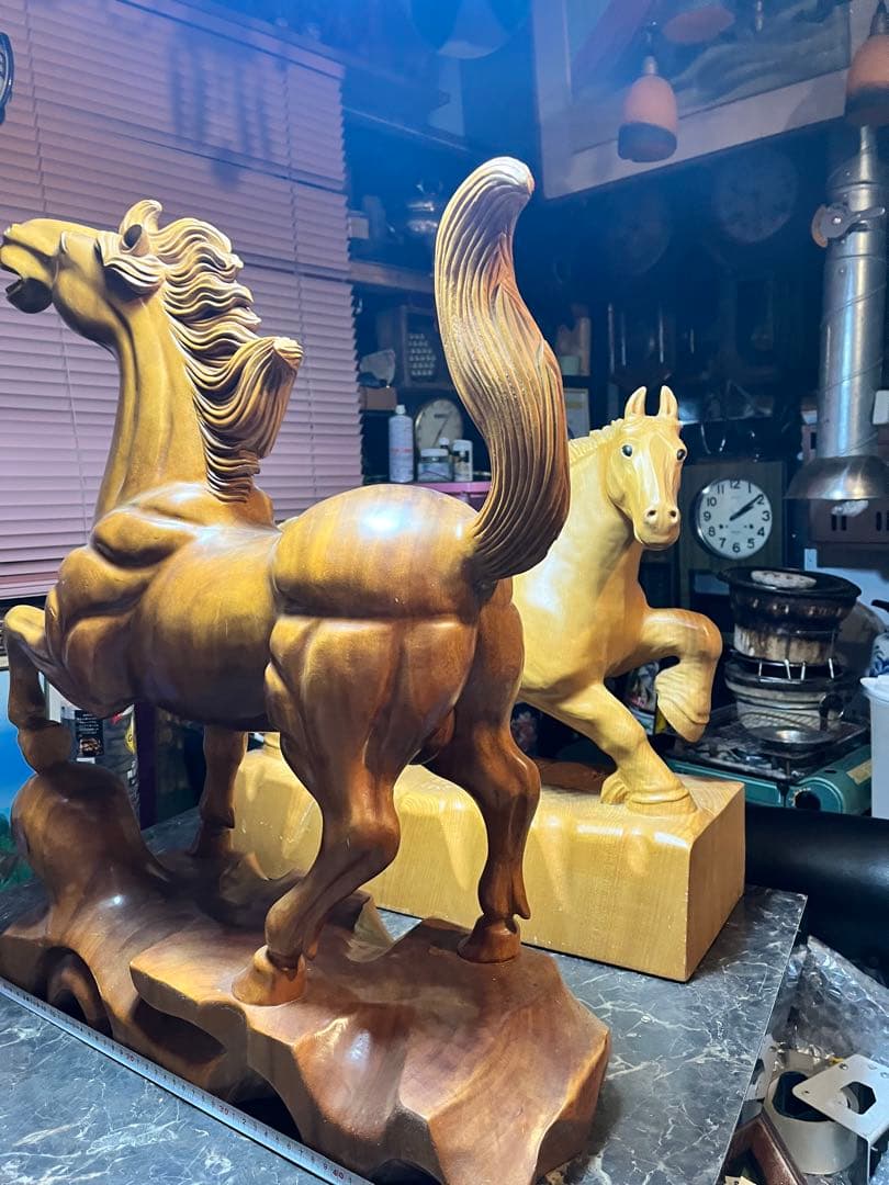 駿馬、馬彫刻、馬の木彫り、一刀彫り 50センチ.高さ63センチ、ケヤキ一刀彫り
