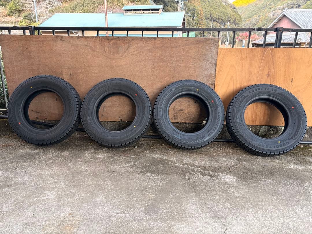 ICE NAVI 8 スタッドレスタイヤ 13インチ