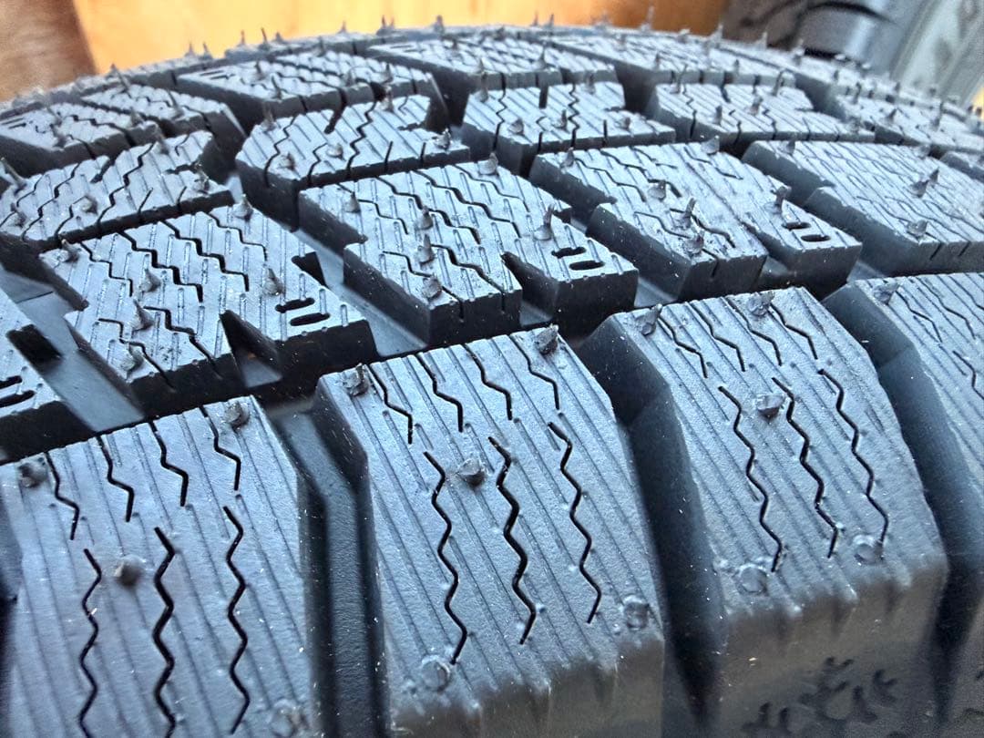 ICE NAVI 8 スタッドレスタイヤ 13インチ