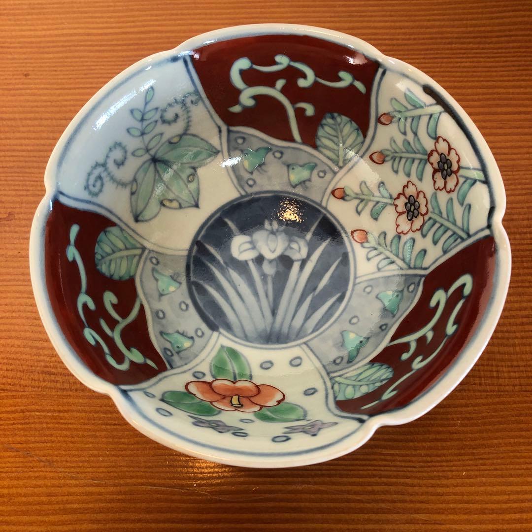 有田焼 六代走波　染錦 菖蒲椿辻が花波千鳥文　輪花深鉢