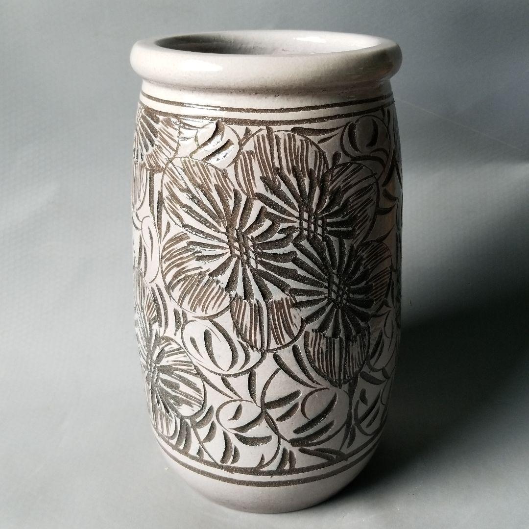 信楽焼傘立て  全面彫 高さ４７cm