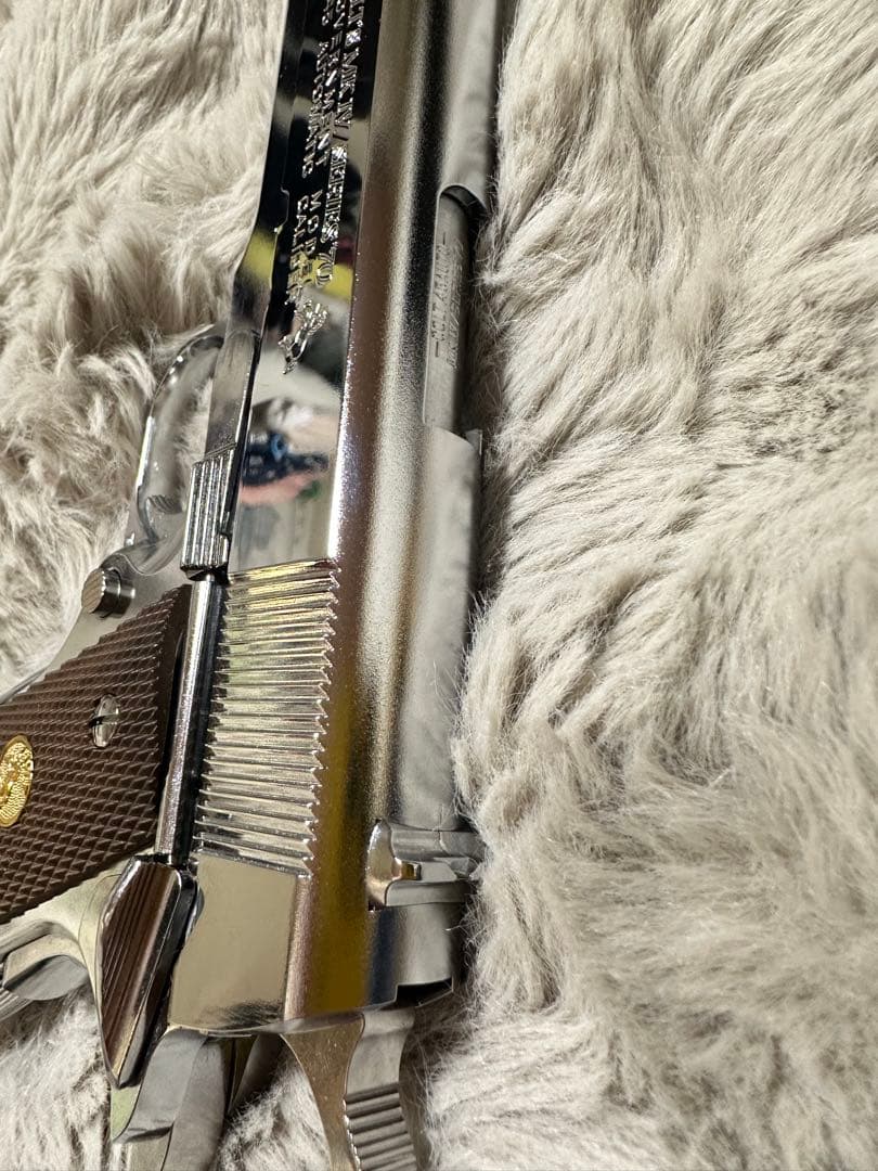 コルトガバメント 1911 クロームモデル