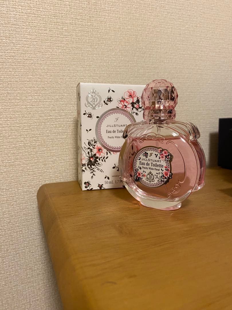 ジルスチュアート ピーチー ホワイトフローラル オードトワレ 50ml