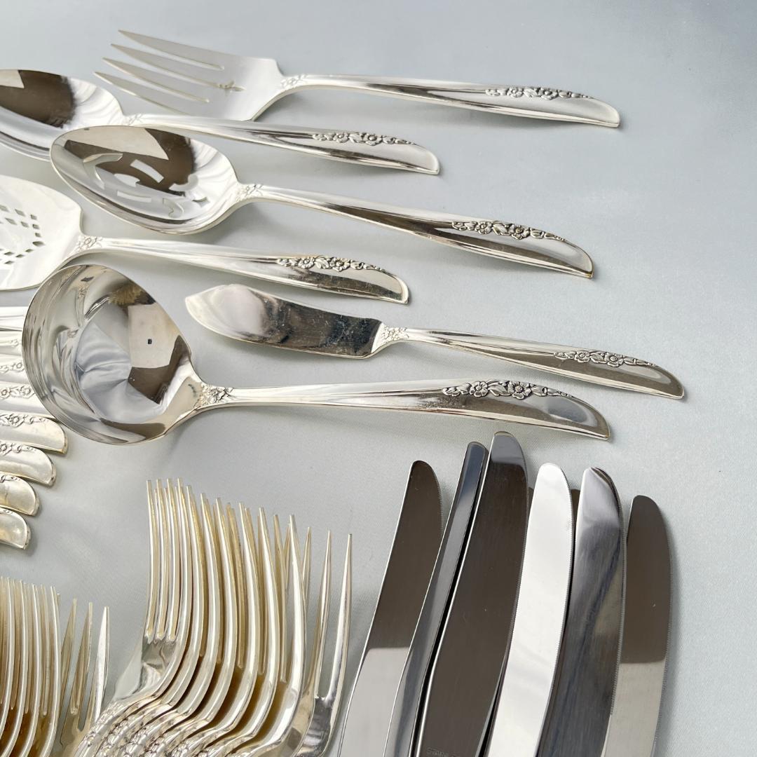 【ONEIDA 】LILAC TIME ディナーセット 8名用サーバー付き54本