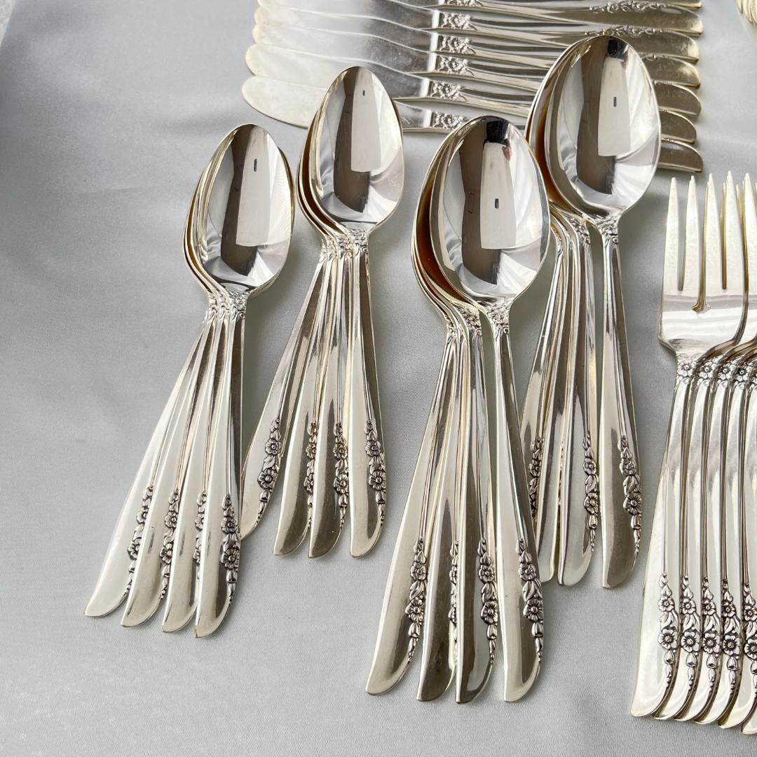 【ONEIDA 】LILAC TIME ディナーセット 8名用サーバー付き54本