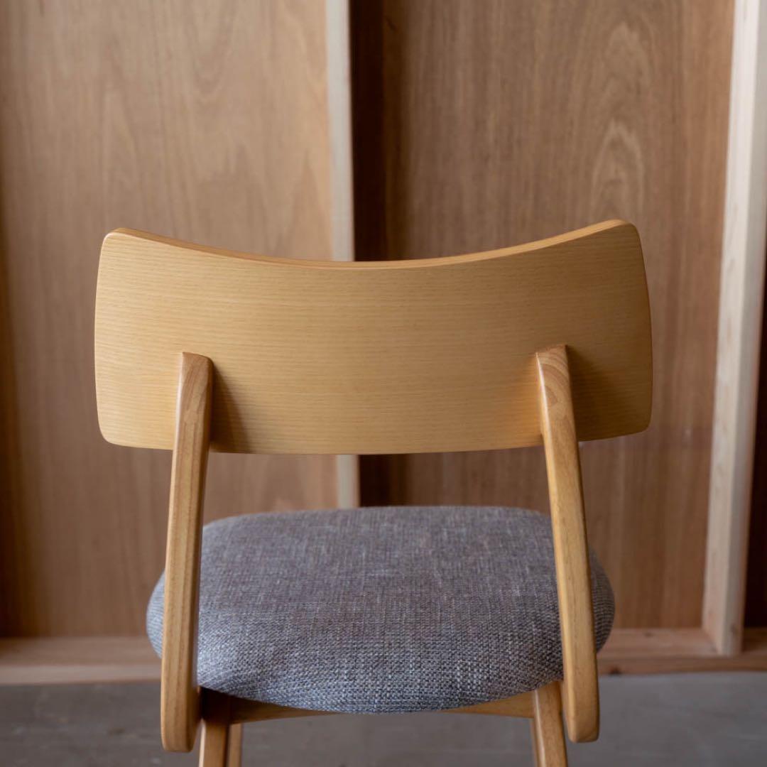 シンプルなダイニングチェア　ナチュラルウッド