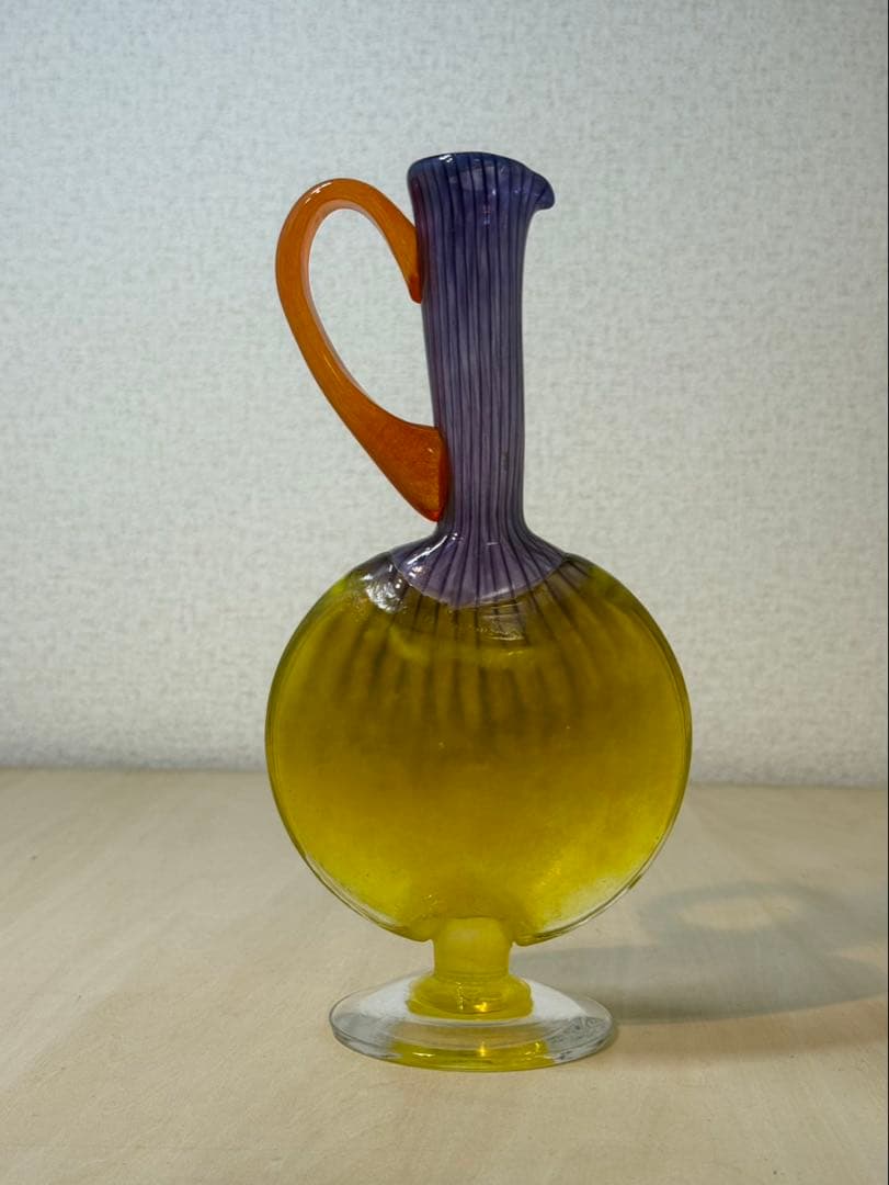 紫と黄色のガラス花瓶　Kosta Boda