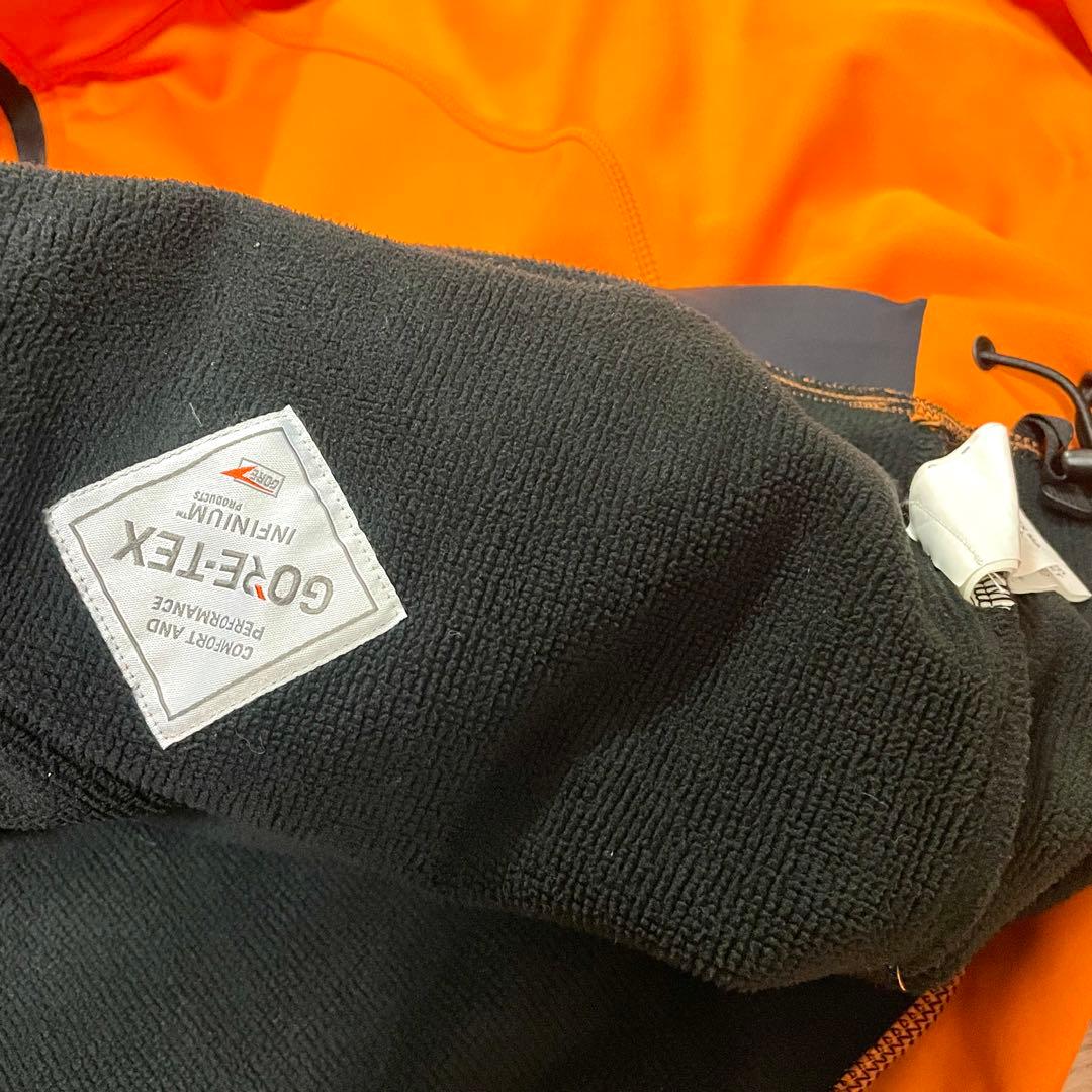 美品PALACE ゴアテックス　マスクド　ソフトシェル　ジャケット　オレンジ　L