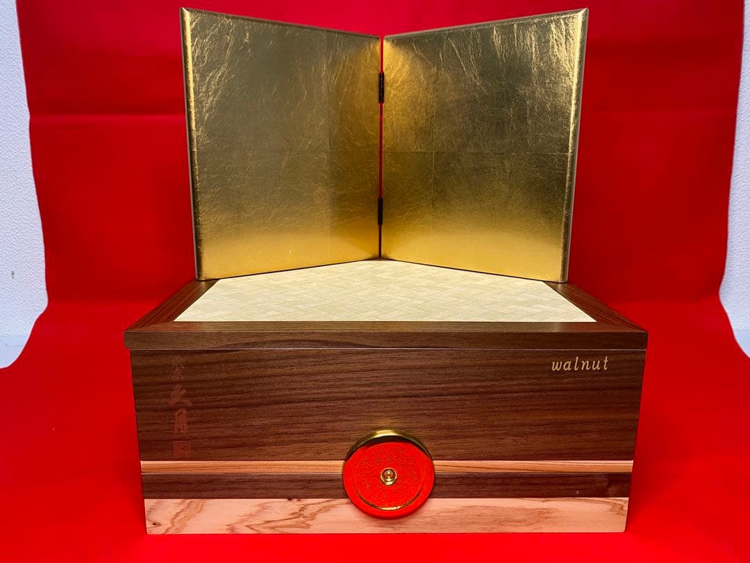 東京久月　五月人形　銘木シリーズ　ウォールナット　家紋付き兜飾り収納セット