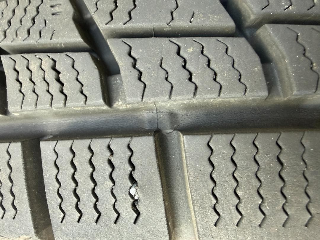 ダウンロップ　スタッドレスタイヤ 18インチ 225/60R18　タイヤ