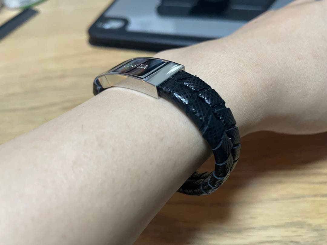 PRADA レザーブレスレット　裁断リメイク