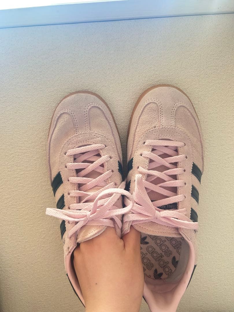 adidas SST ピンク/ネイビー スニーカー