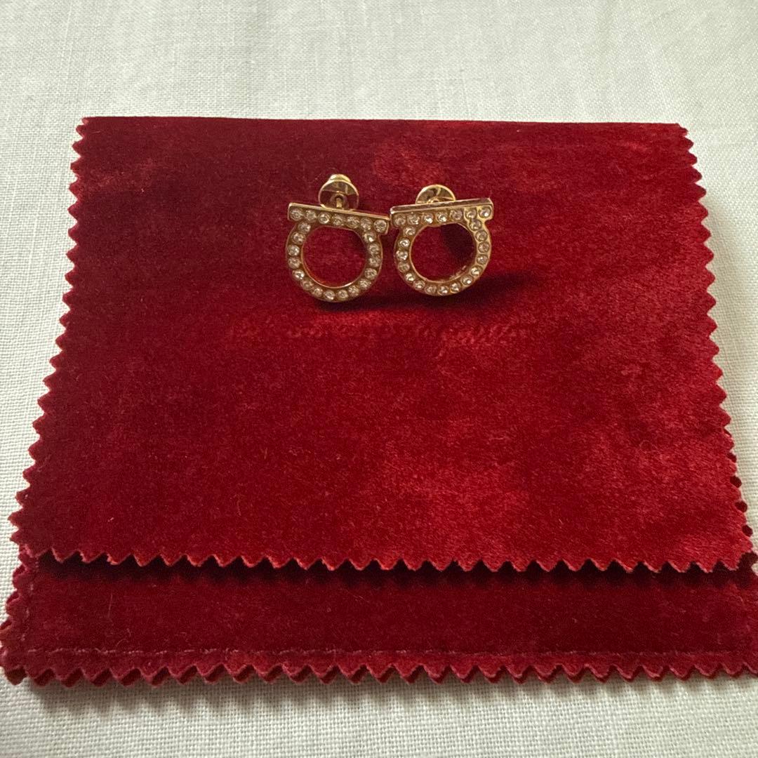 Salvatore Ferragamo ガンチーニ ピアス