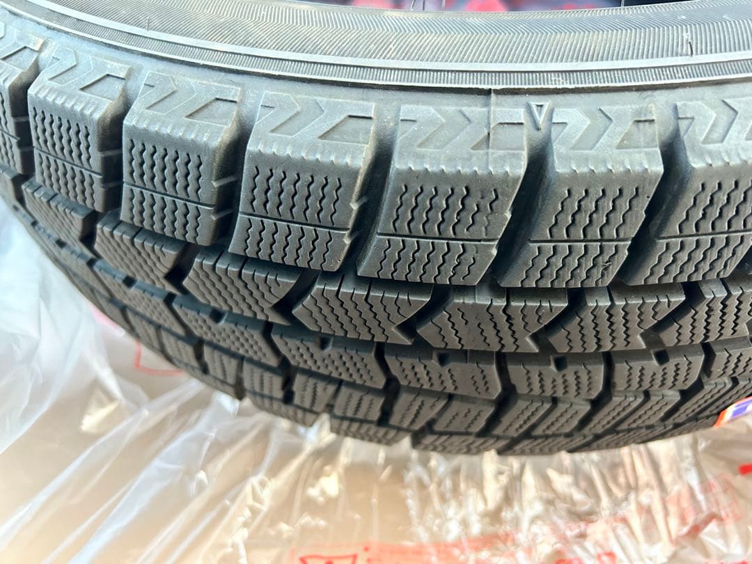 [引き取り限定]DUNLOP スタッドレスタイヤ 195/60R16 4本セット