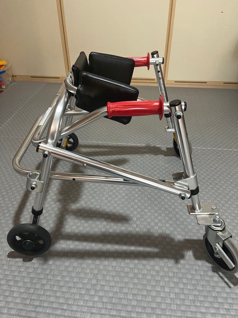 pcw pcウォーカー　歩行器　子供用　小児用