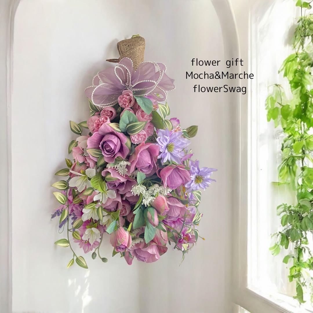 パープルローズが咲き誇る、夢のようなフラワースワッグ アーティフィシャルフラワー