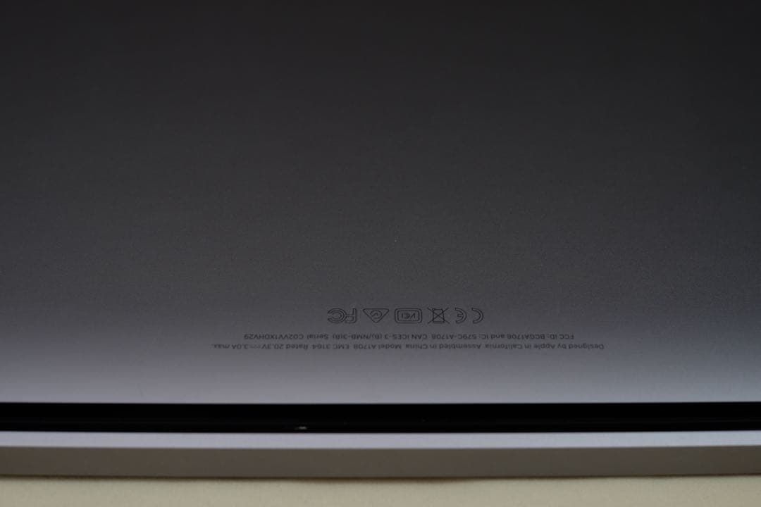 ［ジャンク］MacBookPro 2017 8G 256GB 充電器付き