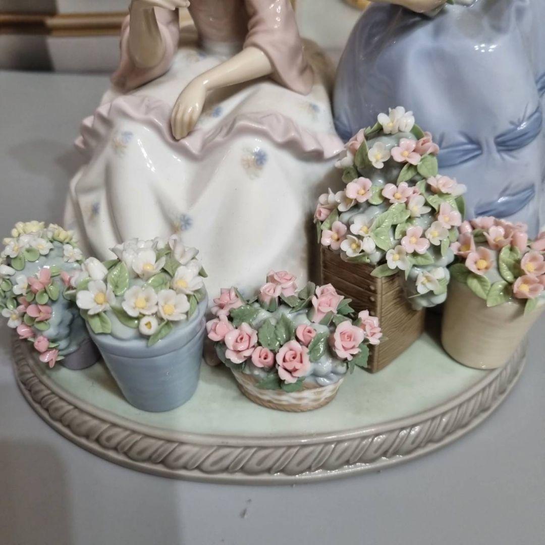 リヤドロの「花売りの姉妹」
