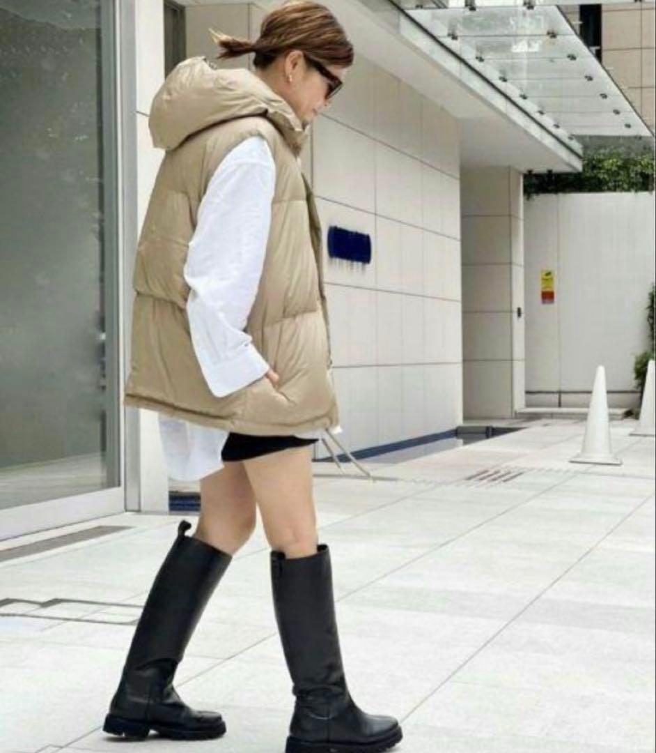 キャラクスCALUXフード付きダウンベスト美品