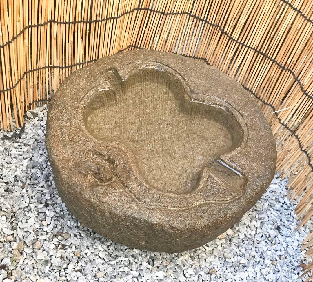 【天然自然石・天下泰平軍配型水鉢・蹲・福徳水鉢・オブジェ】庭石箱庭バードバス苔玉