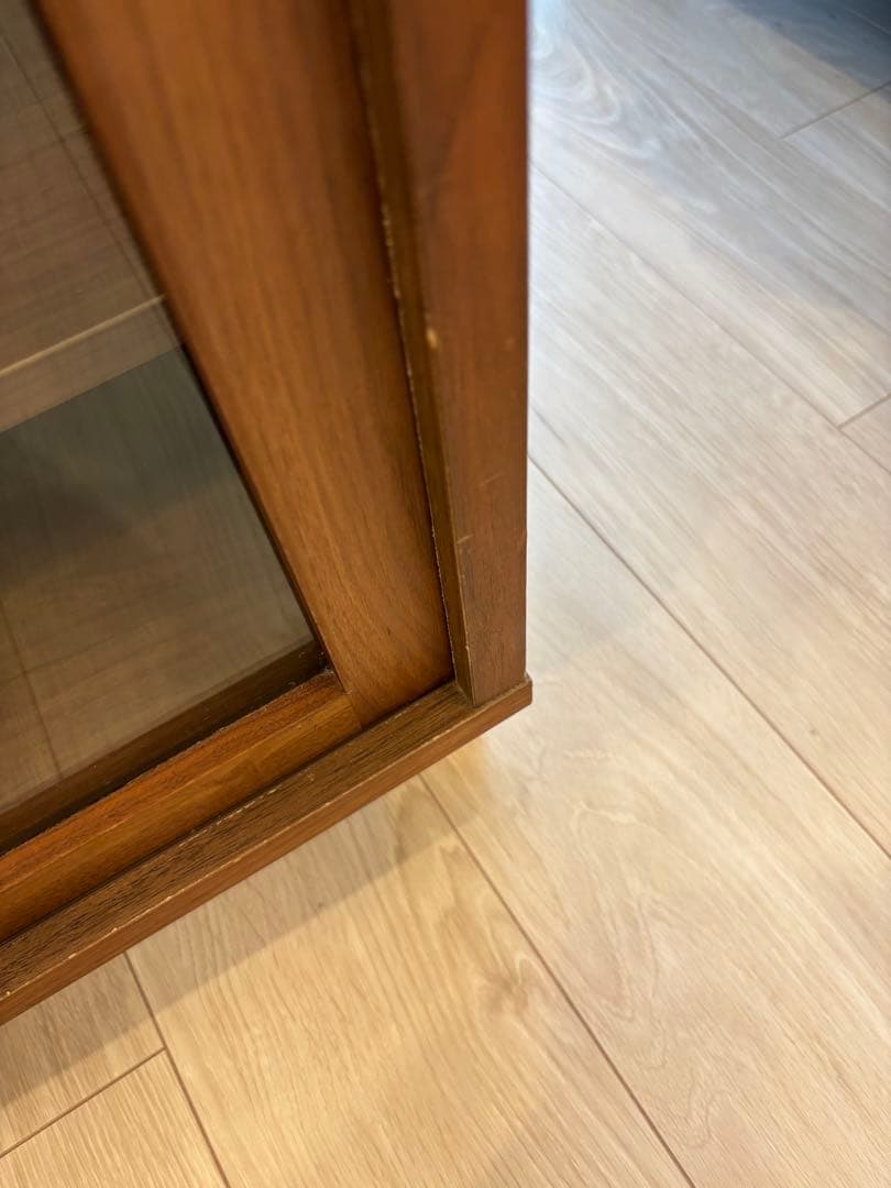 無印良品　脚付き　キャビネット　ガラス扉引戸タイプ