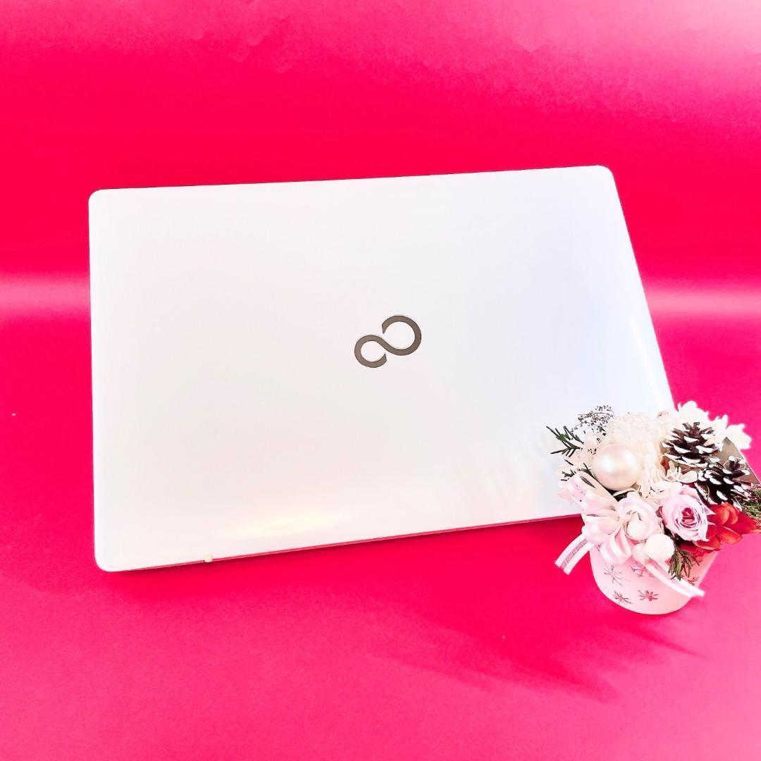 Corei7✨️薄型ノートパソコン✨️SSD512GBカメラ付きWindows11白