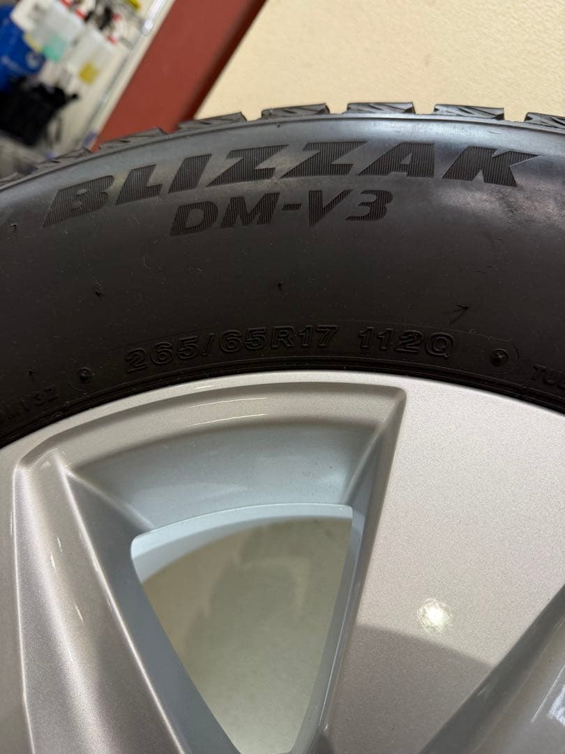 ブリザック DM-V3 スタッドレスタイヤ 265/65R17 ランクル　プラド