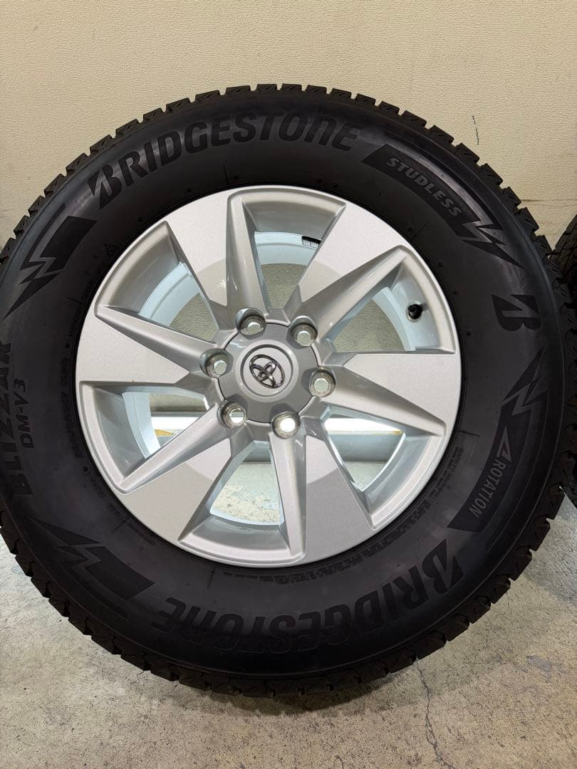 ブリザック DM-V3 スタッドレスタイヤ 265/65R17 ランクル　プラド