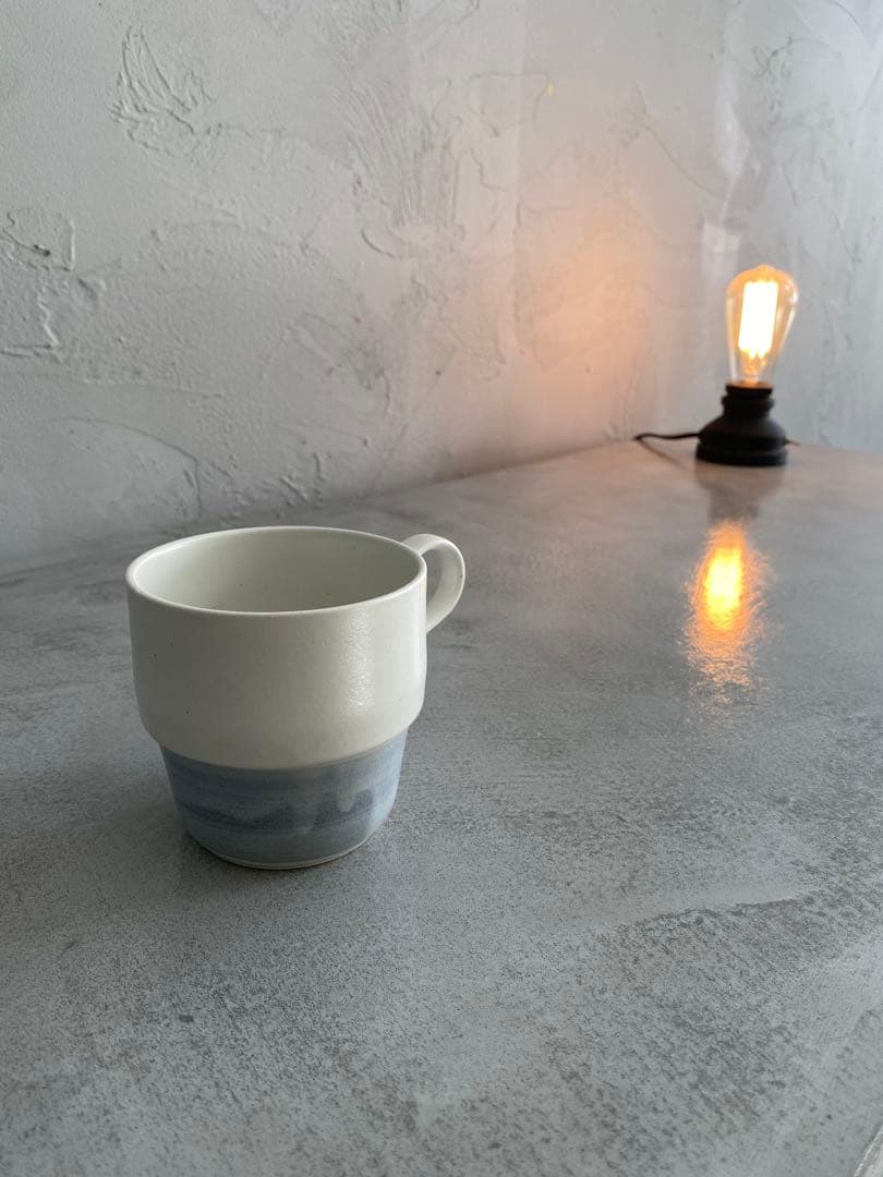 アップサイクルテーブル　モールテックス　無機質テーブル