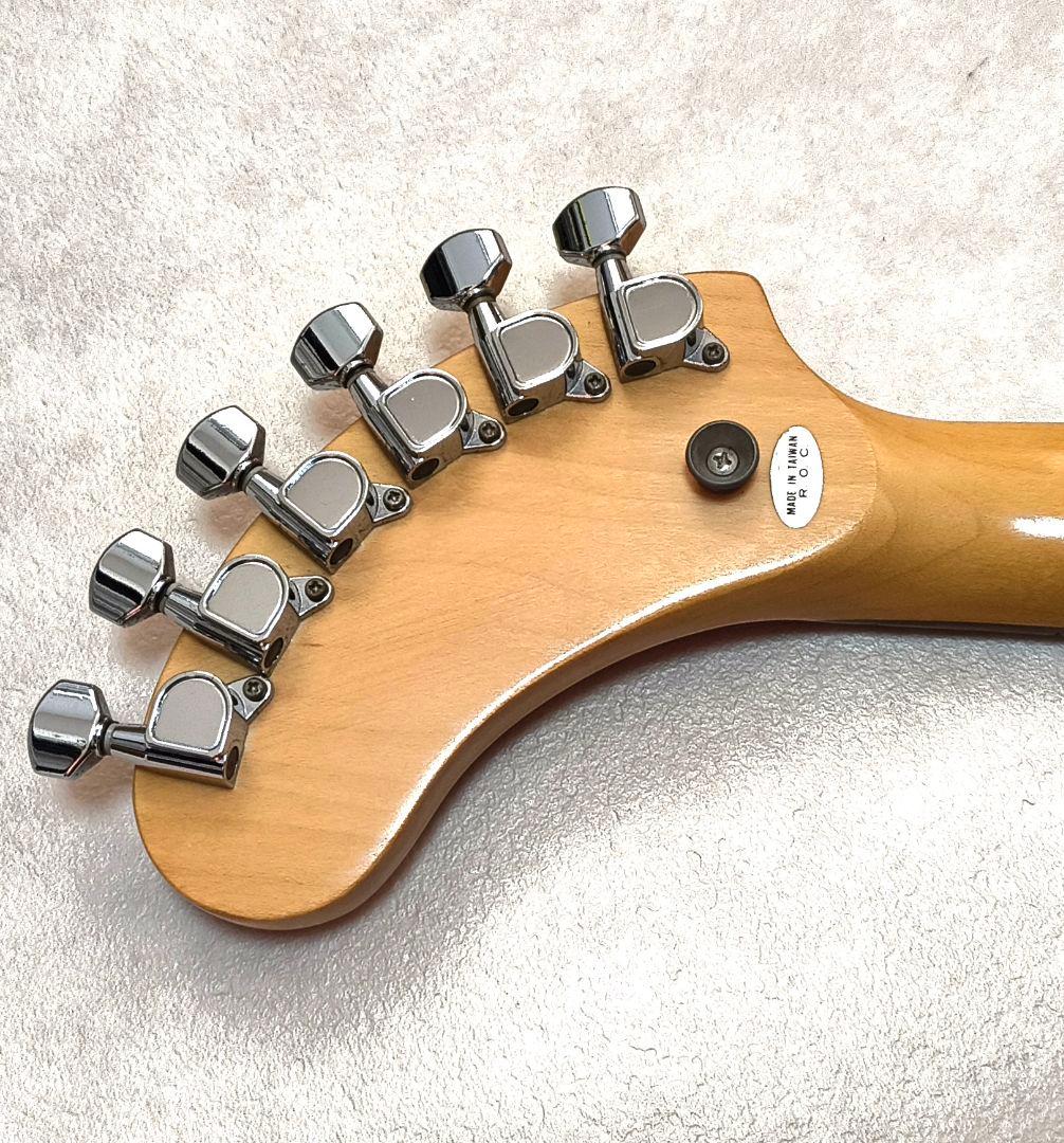 【美品】ZO-3 レッド アンプ内蔵ミニギター ヘッドフォン利用可能！！