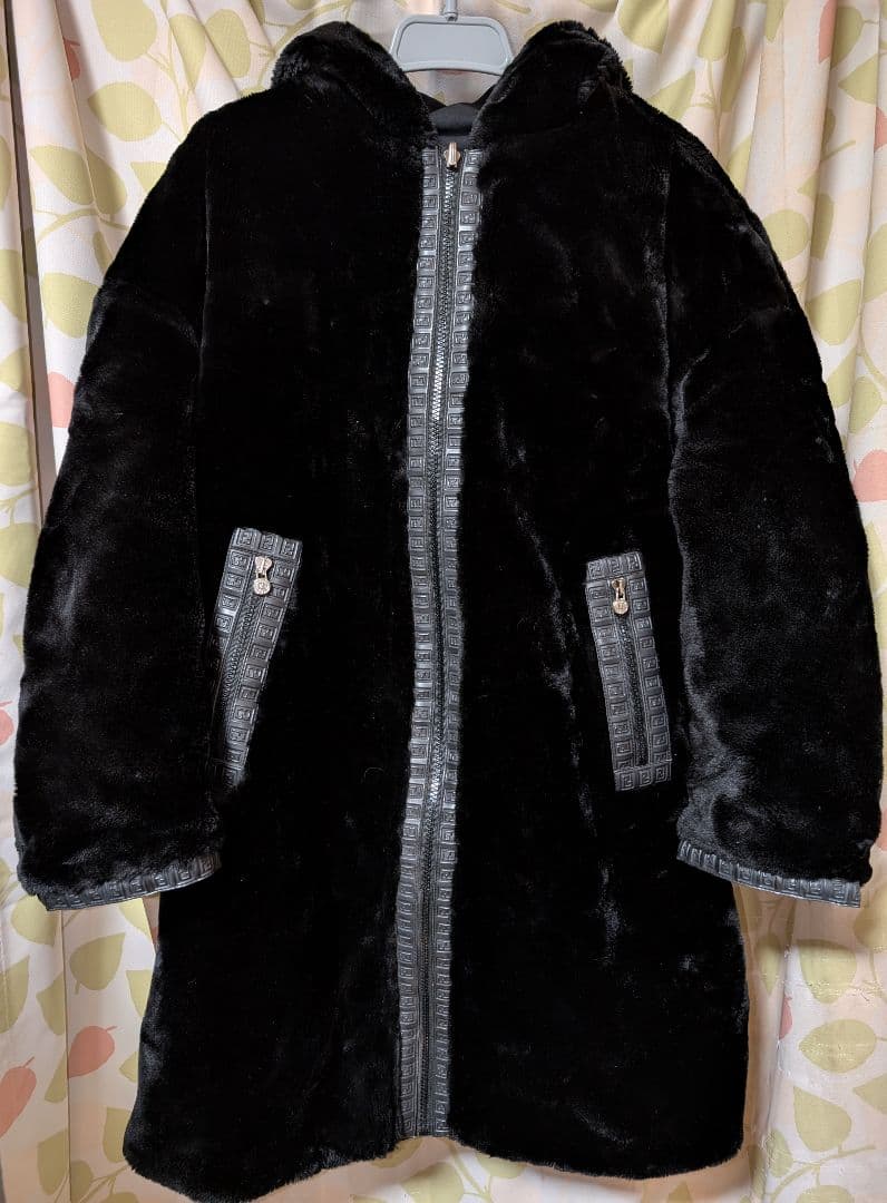 FENDI フェンディ リバーシブル黒コート Lサイズ　男女兼用