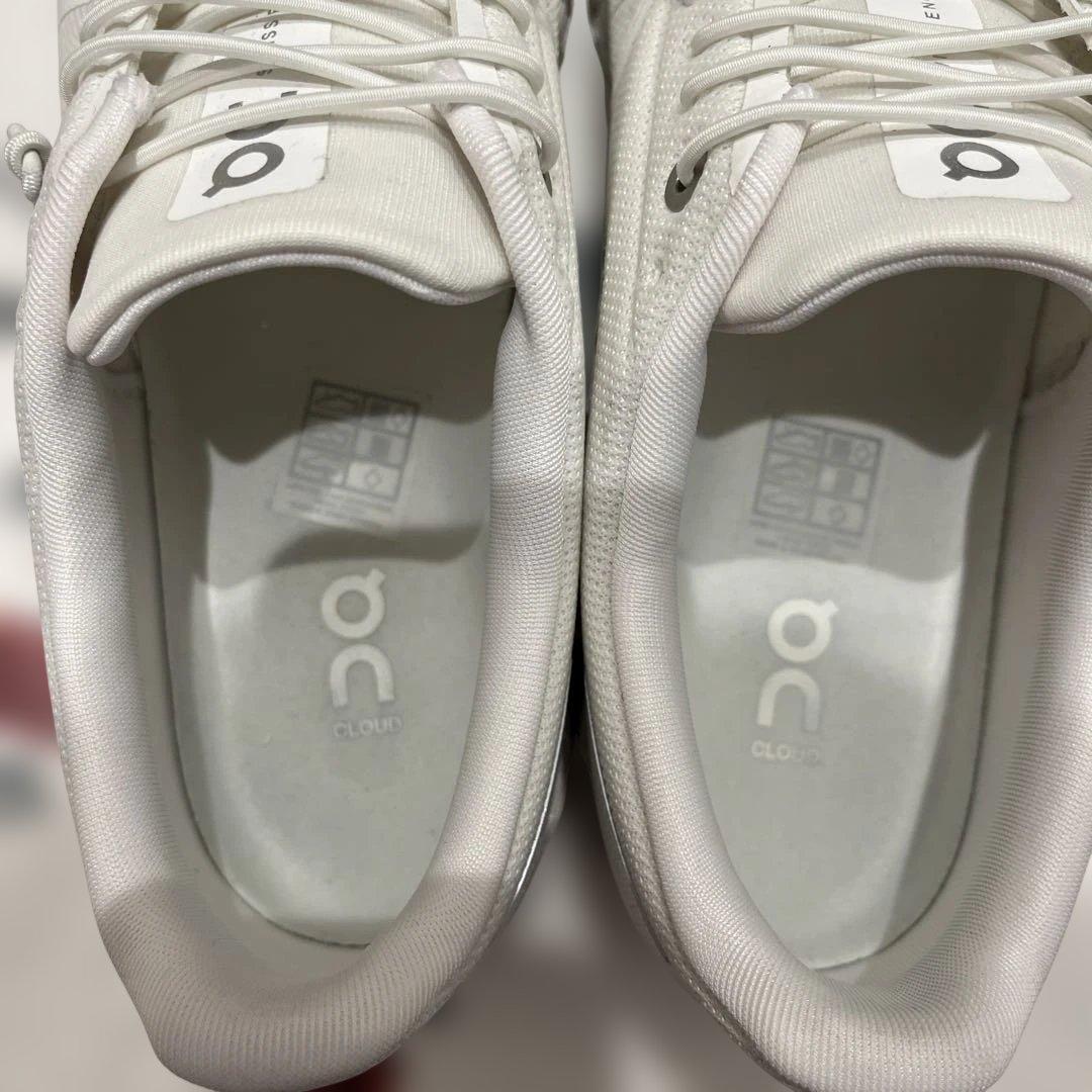 On Cloud 6 ホワイト 28cm 使用2回 美品 スニーカー