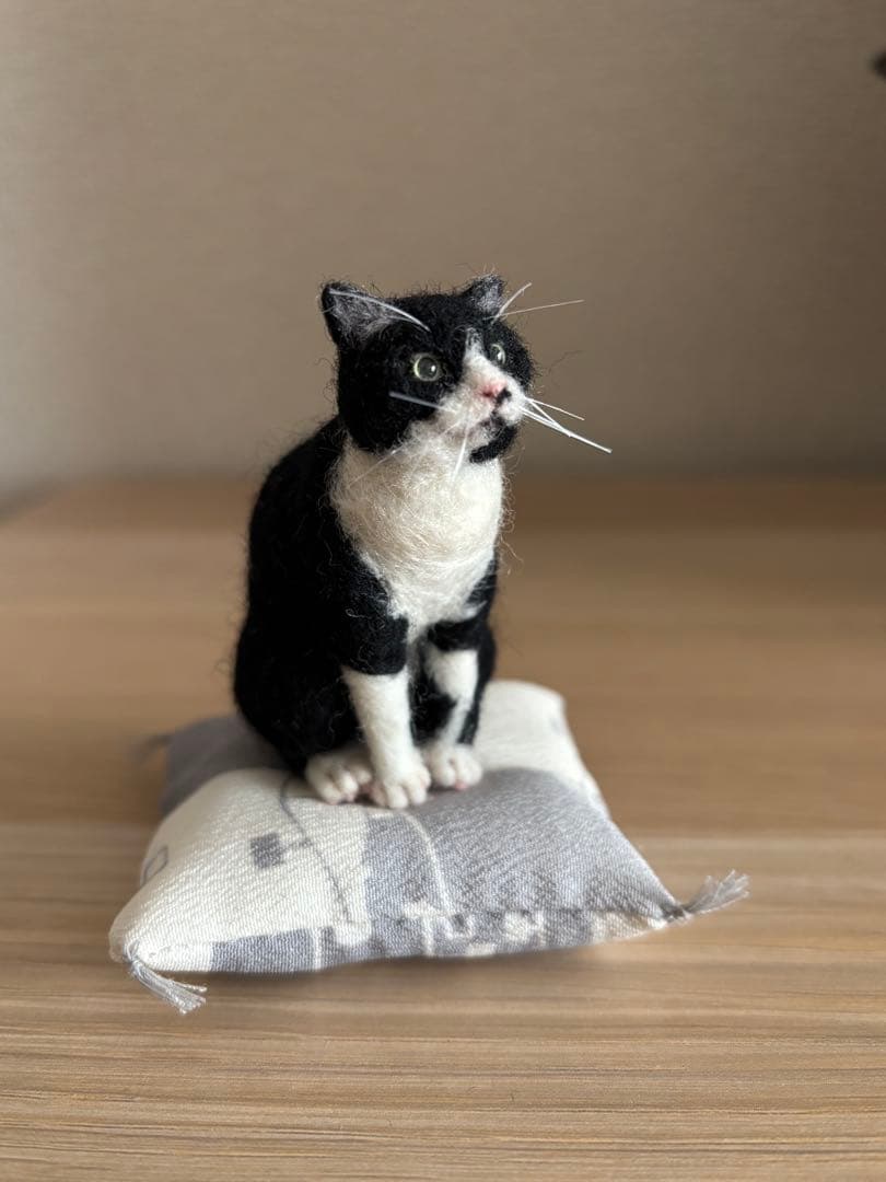 羊毛フェルト 猫 ハチワレ