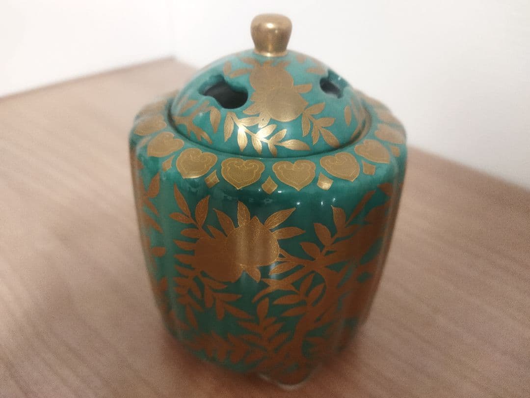 ターコイズ色のアロマキャンドル入れ