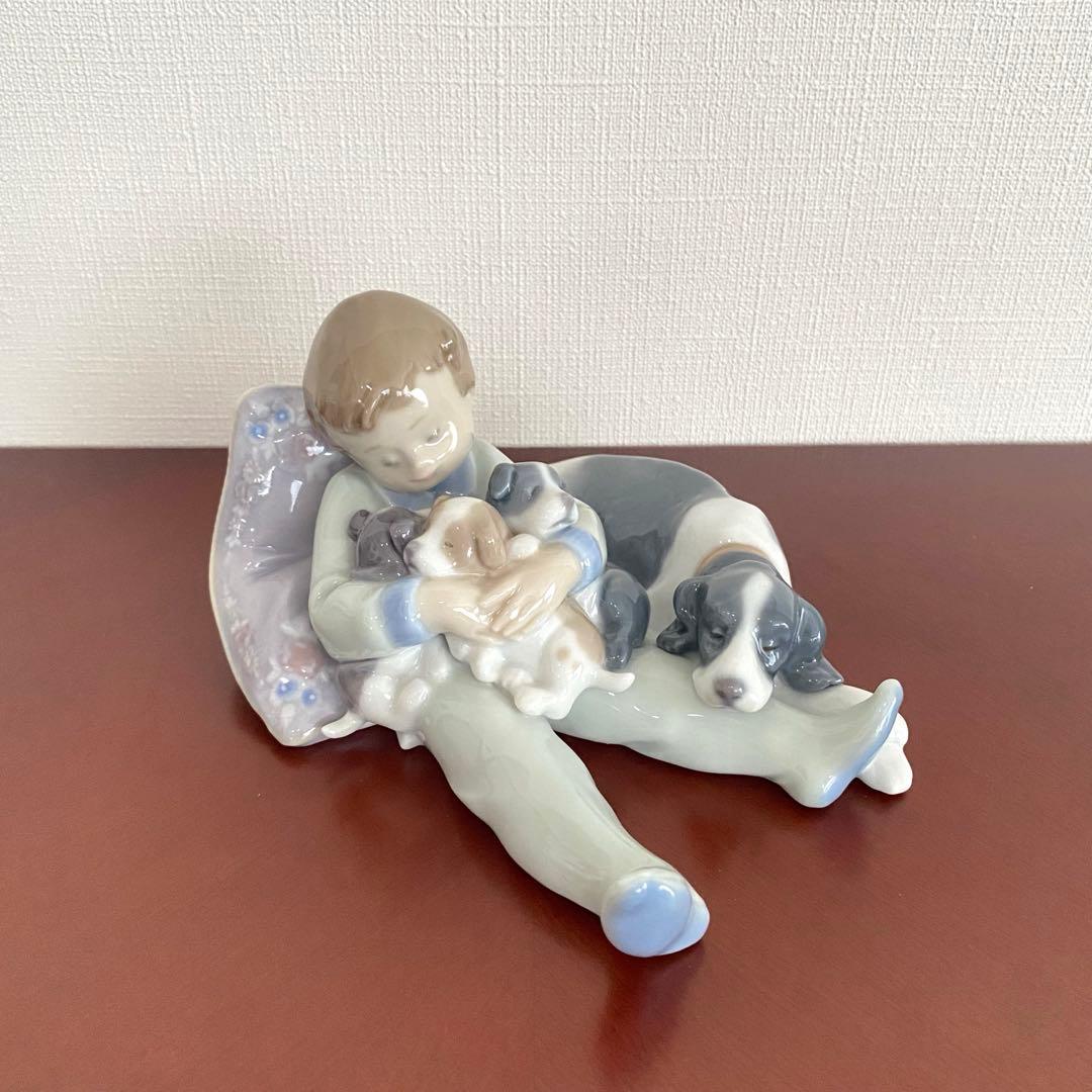 LLADRO リヤドロ　『 みんなおねんね 』 犬 置物