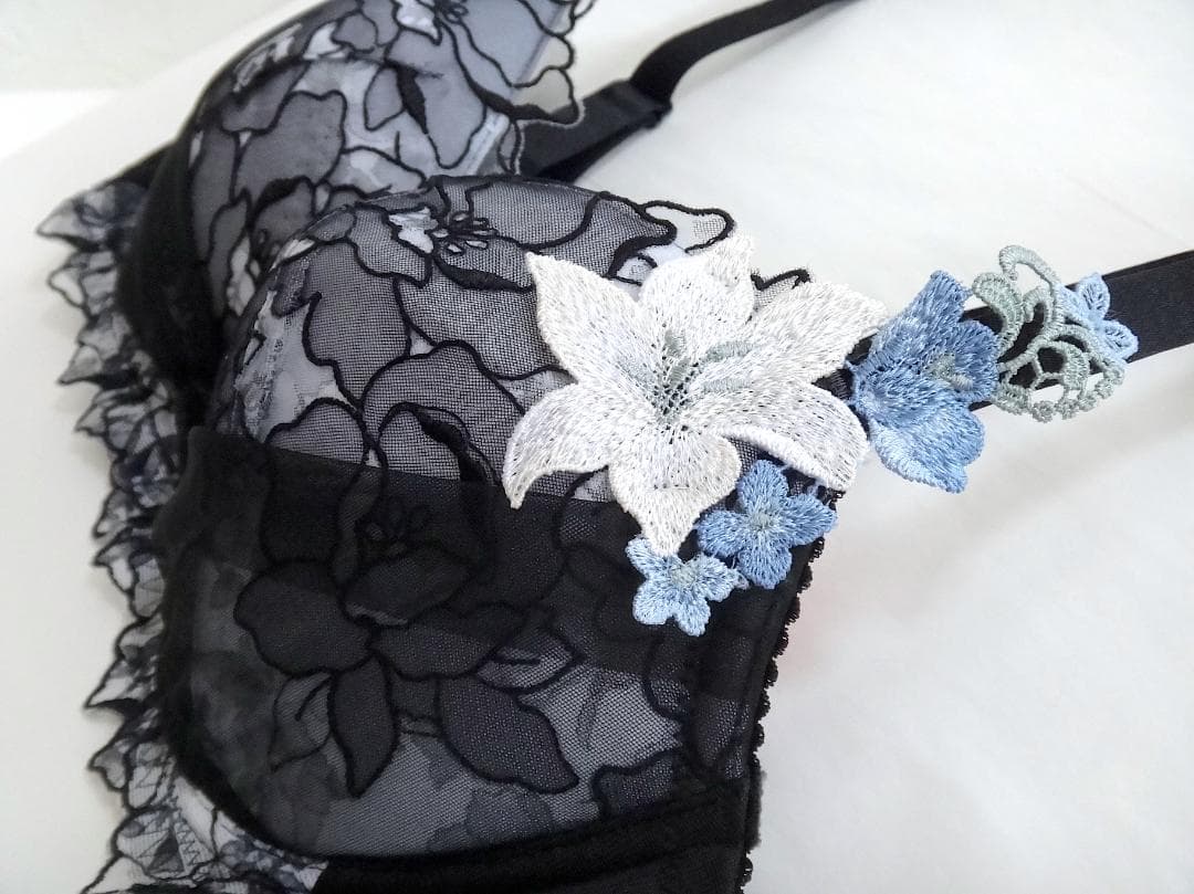 ワコール ルジェ ブラジャーD70 & ショーツM　黒白花柄