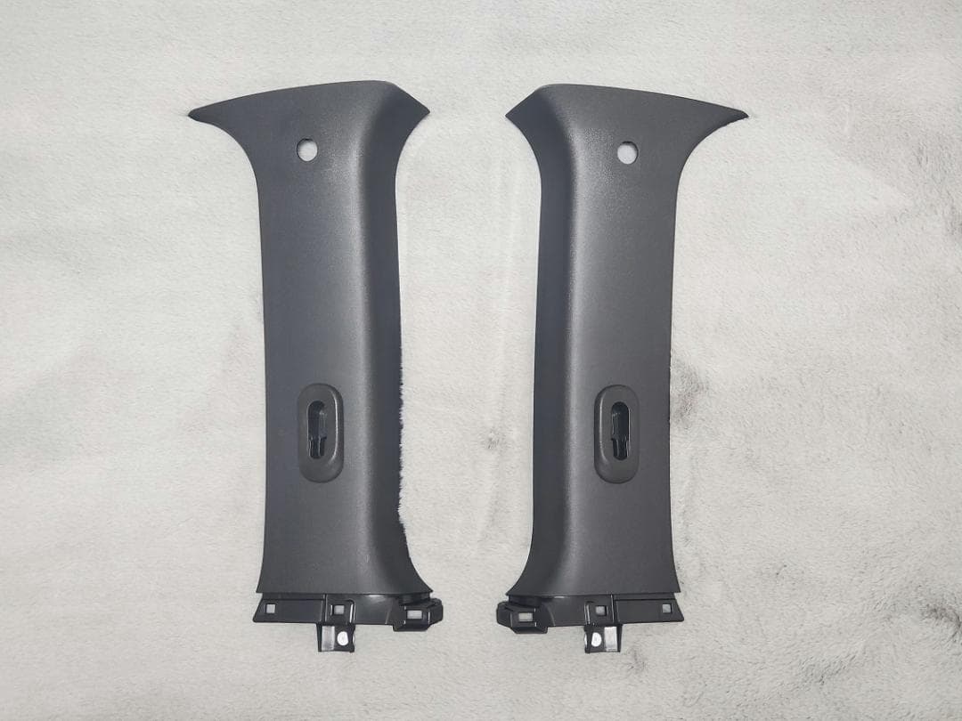 200系ハイエース ダークプライム２ 純正クォーターピラーガーニッシュ　Cピラー