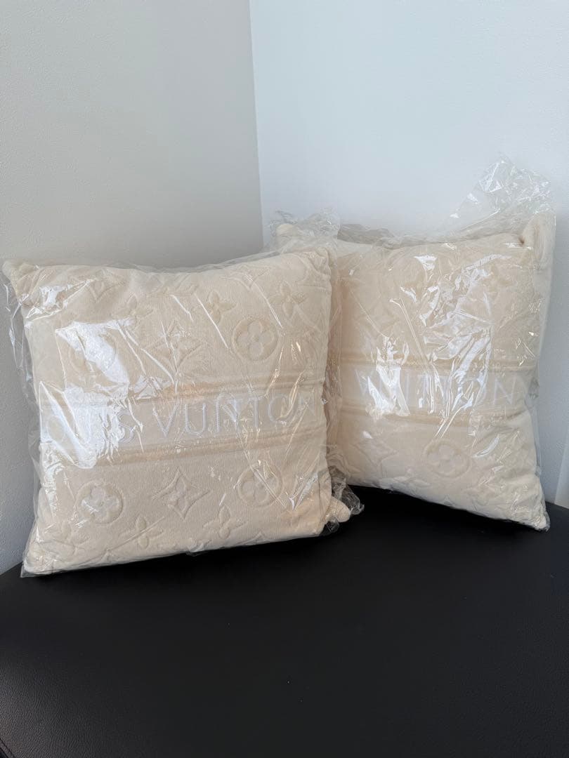 【安価！新品2個セット！】LOUIS VUITTON クッション クリーム色