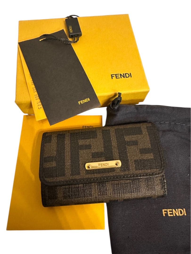 『美品』FENDI ブラックキャンバスキーケース箱付き