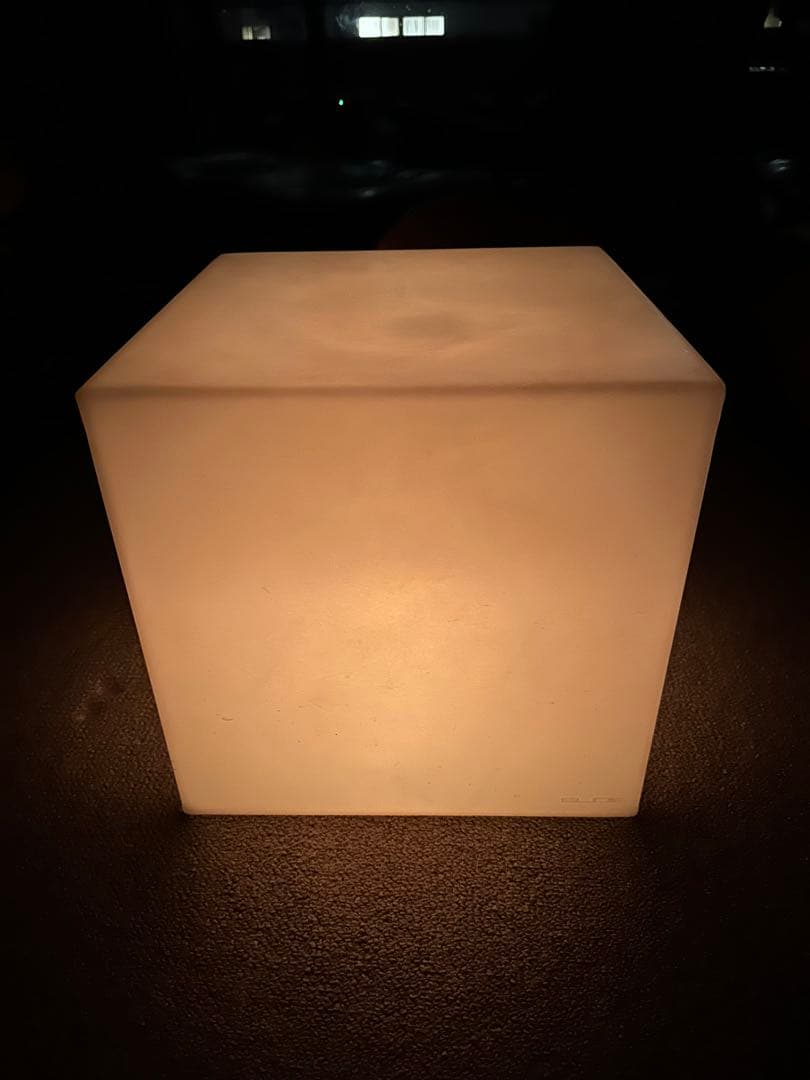 コンランショップ SLIDE 購入した照明 立方体型フロアスタンド白色約43cm