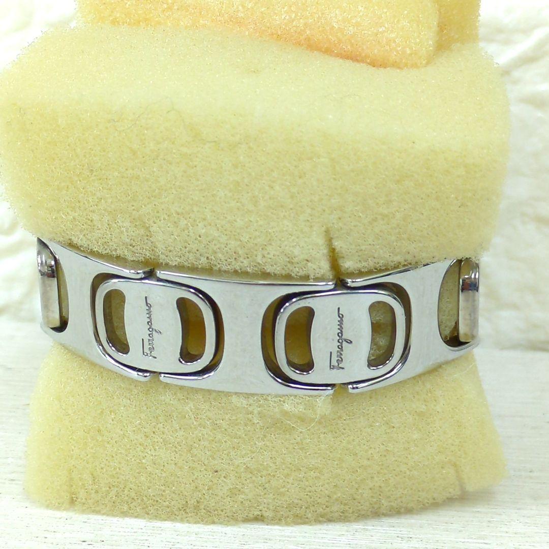 サルヴァトーレ・フェラガモ ブレストレット シルバーカラー イタリア製