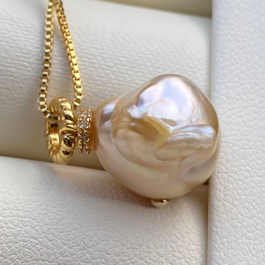 本真珠　南洋白蝶真珠ネックレストップ　魚18.8mmゴールドPT921