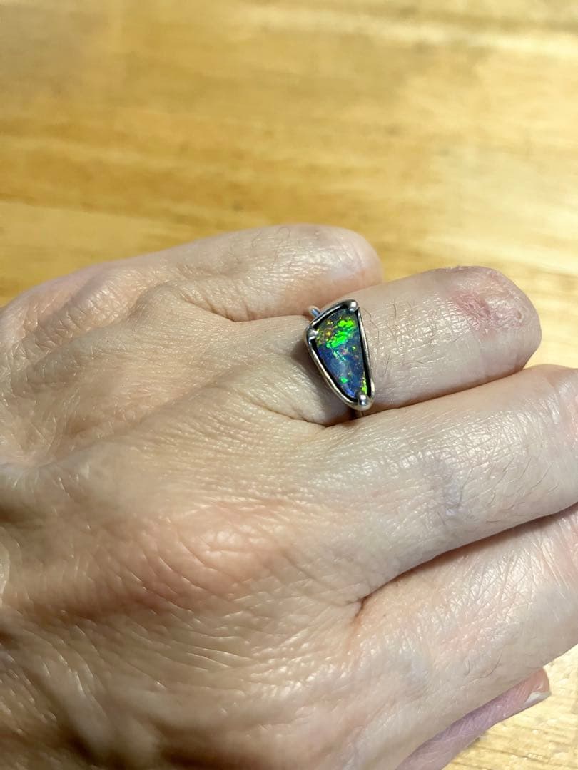 SV＊ウルユスジュエリー＊鮮やかなボルダーオパールリングです