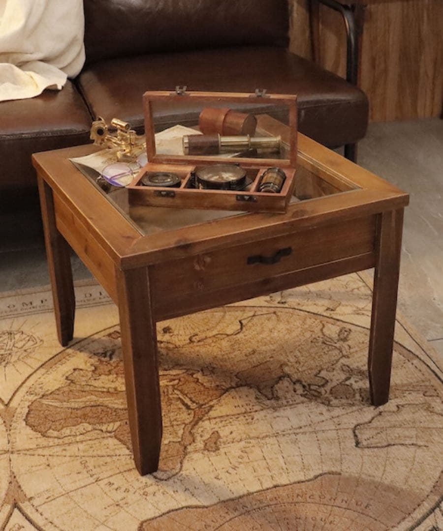 Salut! ディスプレイテーブル