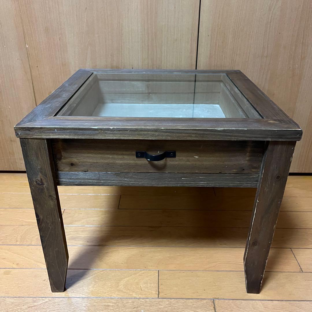 Salut! ディスプレイテーブル