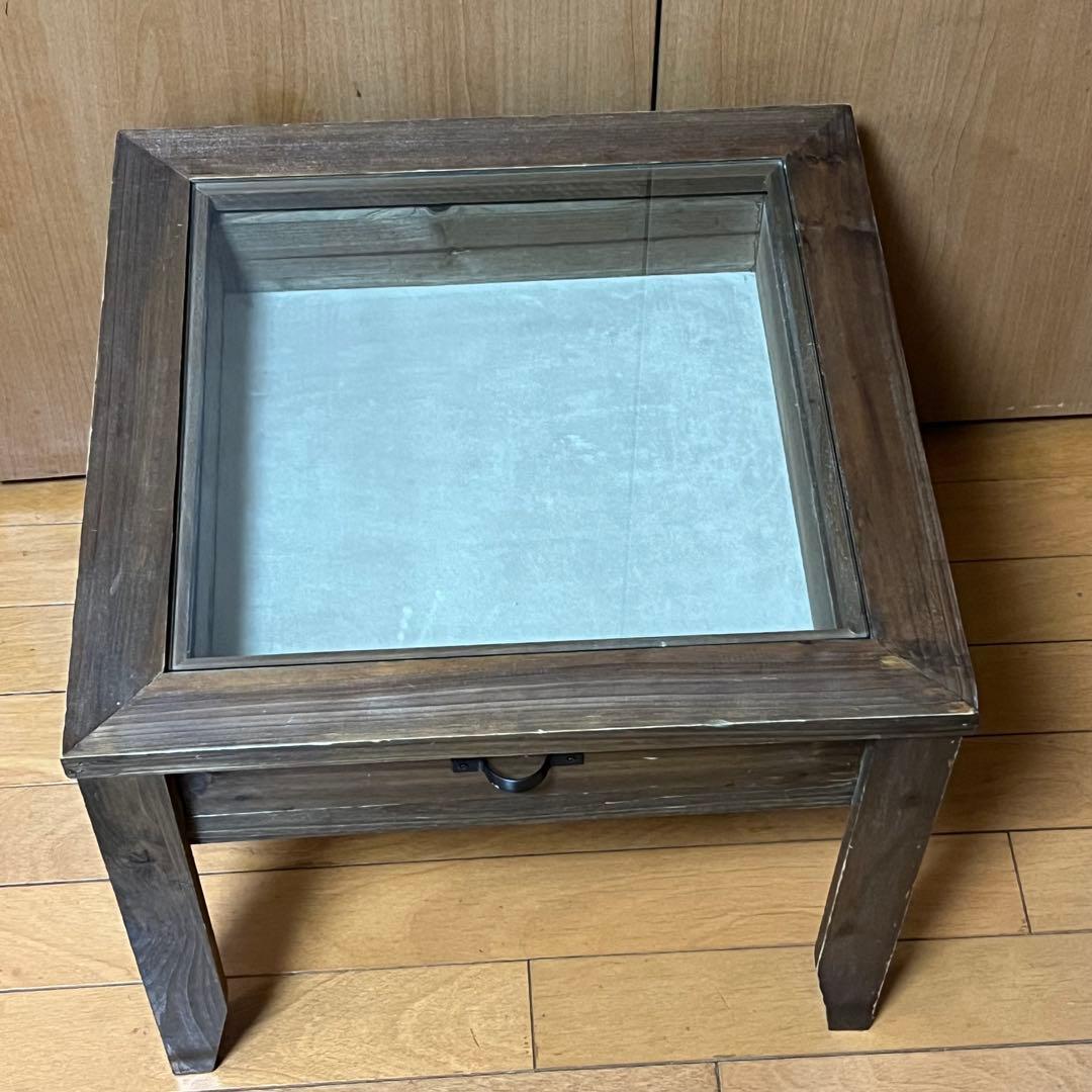 Salut! ディスプレイテーブル