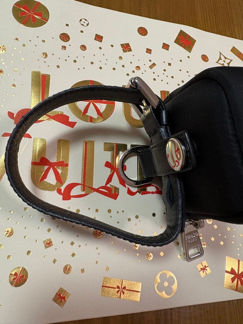 PRADA ブラック ミニポーチ ケース ストラップ付き