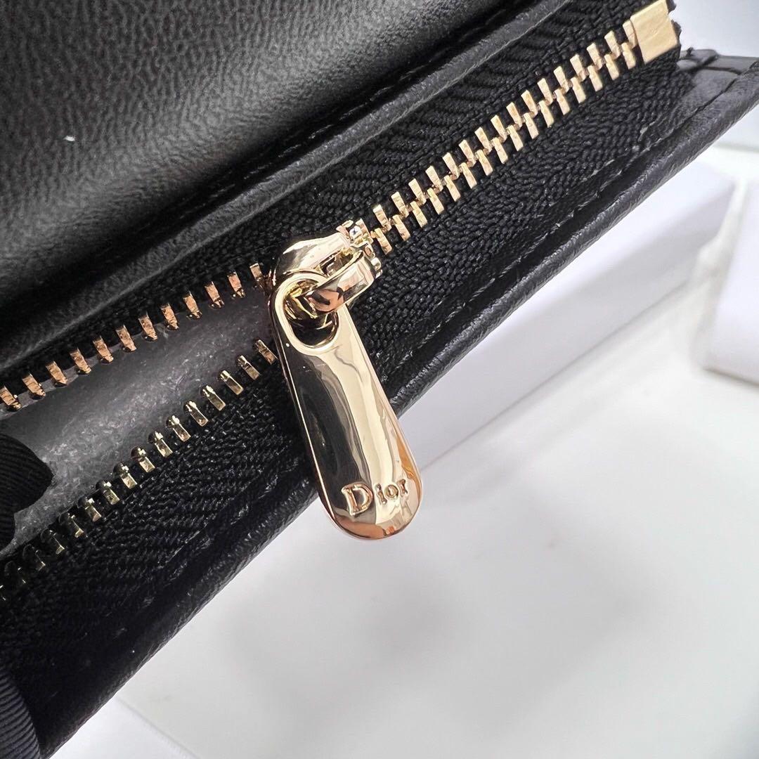 Dior ブラック キルティング 二つ折り財布